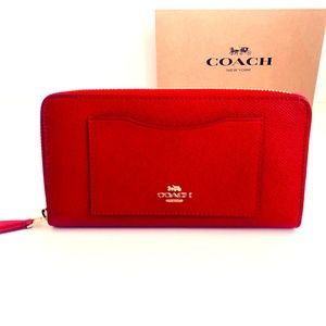 NWT Coach  Accordion Crossgrain Leather  Wallet